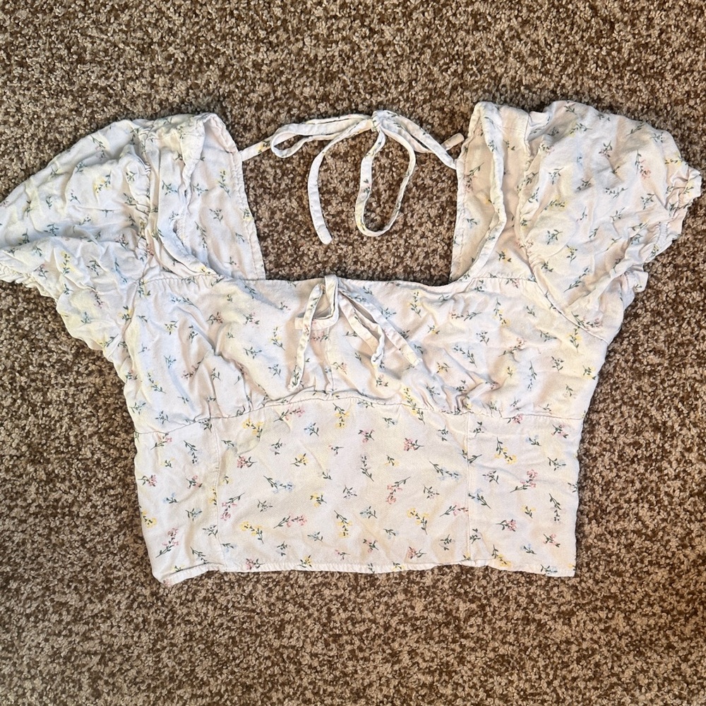 Aeropostale White Floral Puff-Sleeve Tie-Back Crop Top